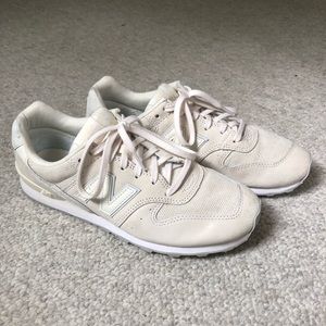 NEW BALANCE cream sneakers